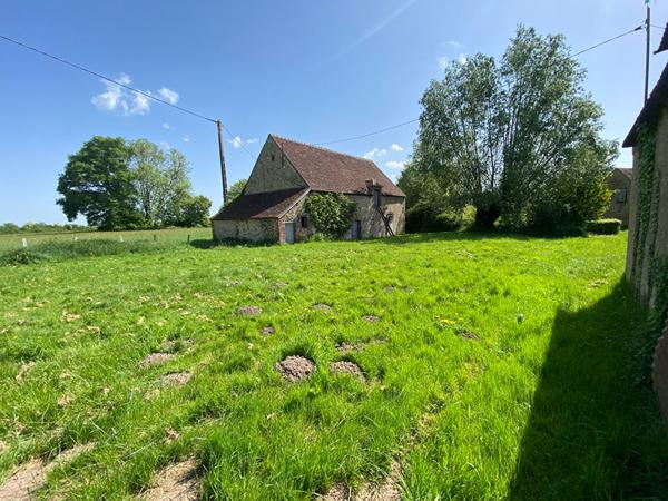 Ancien corps de ferme avec prairie prôche Longny Les Villages