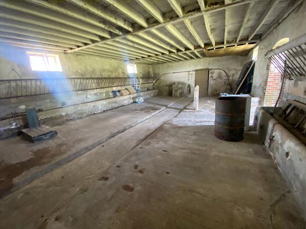 Ancien corps de ferme avec prairie prôche Longny Les Villages