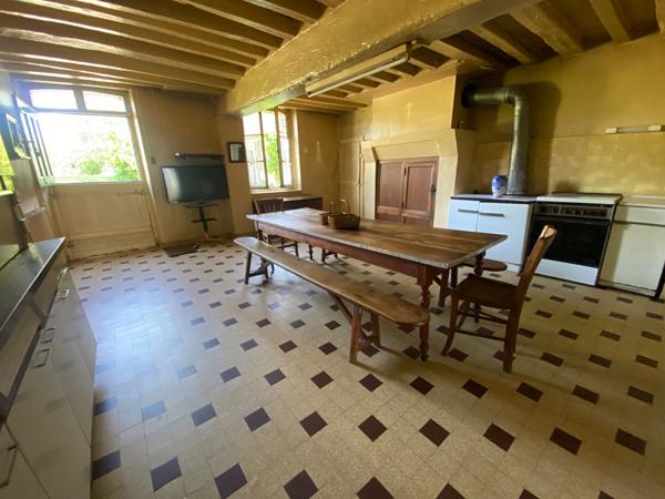 Ancien corps de ferme avec prairie prôche Longny Les Villages