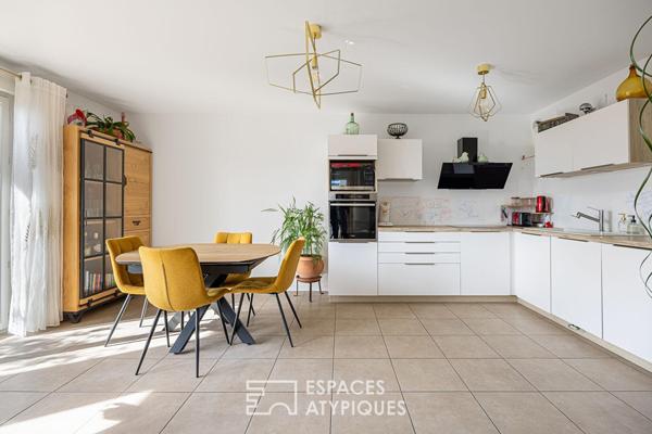 Appartement avec terrasse au dernier étage dans un immeuble contemporain
