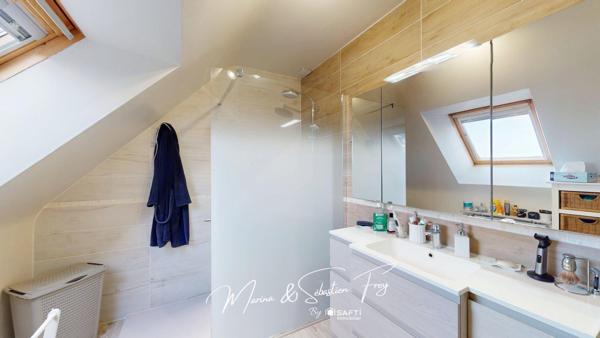 Maison familiale au calme, commerces à pied et plages à proximité