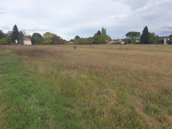 Pour investisseur magnifique terrain totalement constructible 35500m²