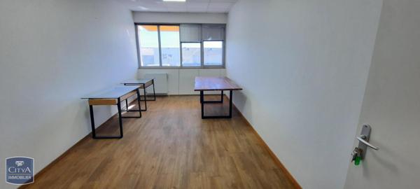 Local professionnel à louer 107m²