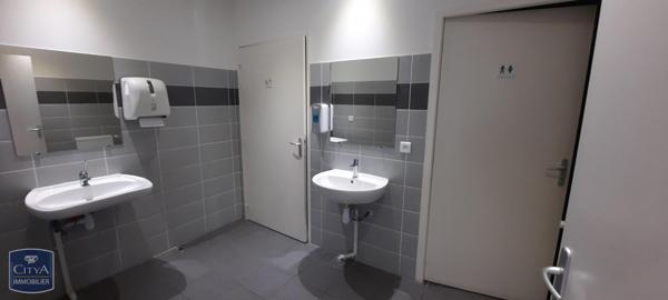 Local professionnel à louer 107m²