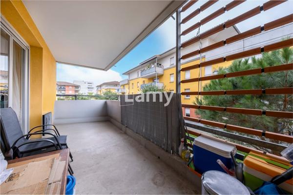 Appartement t4, terrasse et 2 places de parkings