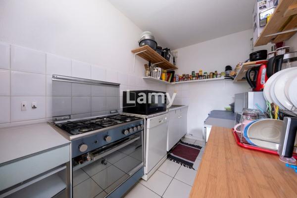 Appartement t4, terrasse et 2 places de parkings