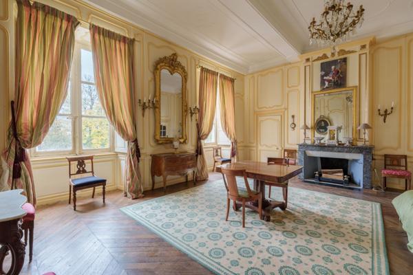 Château Renaissance et du XVIIIe, forte empreinte historique Napoléonienne, proche de Chaumont (52)