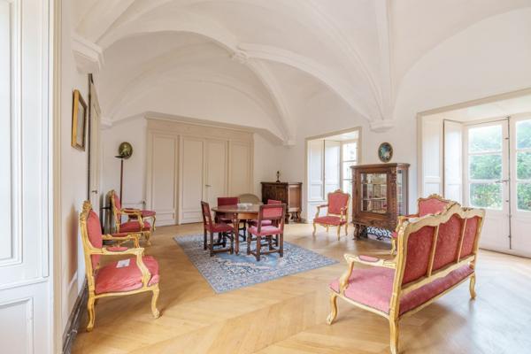 Château Renaissance et du XVIIIe, forte empreinte historique Napoléonienne, proche de Chaumont (52)