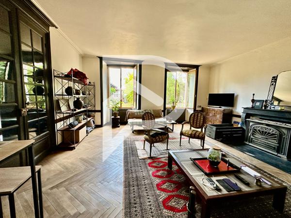 CENTRE DE MIREBEAU - PROPRIETE EXCEPTIONNELLE - CACHET - BEAUX VOLUMES - 242m² - 4/5 CHAMBRES