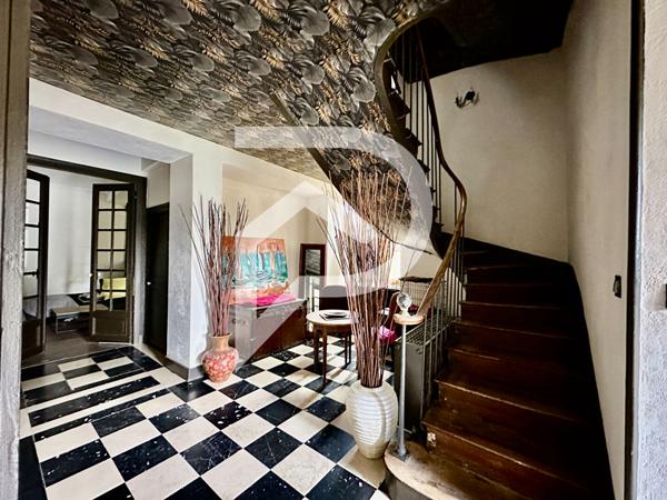 CENTRE DE MIREBEAU - PROPRIETE EXCEPTIONNELLE - CACHET - BEAUX VOLUMES - 242m² - 4/5 CHAMBRES