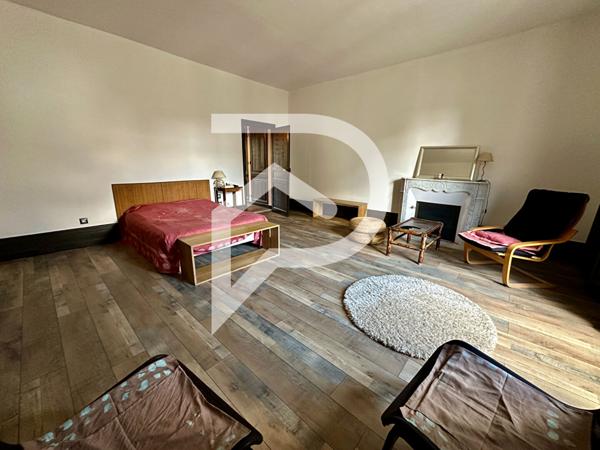 CENTRE DE MIREBEAU - PROPRIETE EXCEPTIONNELLE - CACHET - BEAUX VOLUMES - 242m² - 4/5 CHAMBRES