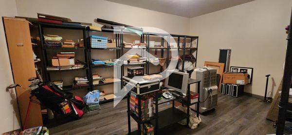 VIVONNE - CORPS DE FERME RENOVE - DEPENDANCE - TERRAIN