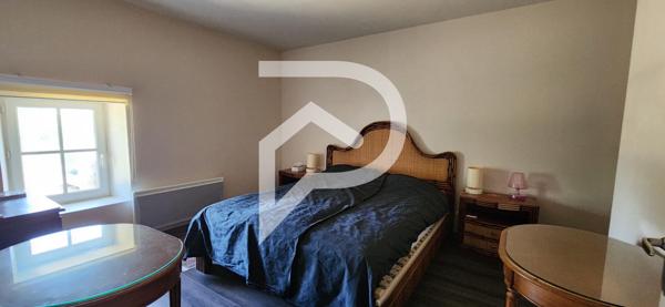 VIVONNE - CORPS DE FERME RENOVE - DEPENDANCE - TERRAIN