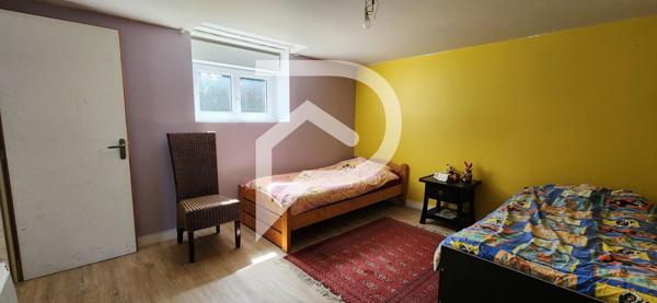 VIVONNE - CORPS DE FERME RENOVE - DEPENDANCE - TERRAIN