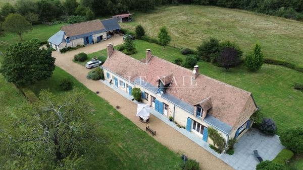 PROPRIÉTÉ D’ÉPOQUE RESTAURÉE DANS UNE CLAIRIÈRE AVEC 21 HECTARES DE TERRAIN
