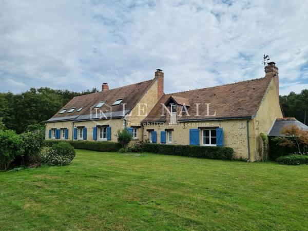 PROPRIÉTÉ D’ÉPOQUE RESTAURÉE DANS UNE CLAIRIÈRE AVEC 21 HECTARES DE TERRAIN