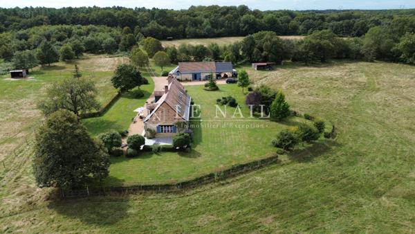 PROPRIÉTÉ D’ÉPOQUE RESTAURÉE DANS UNE CLAIRIÈRE AVEC 21 HECTARES DE TERRAIN