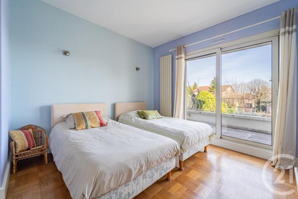 Maison à vendre  6 pièces - 262 m2 BRON - 69