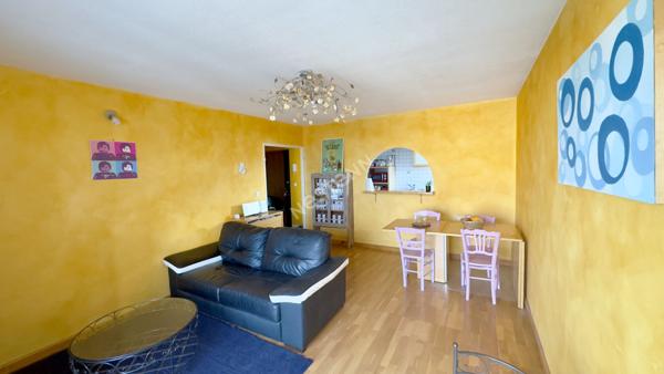 Appartement Villeurbanne T4 de 84.56 m² - étage élevé - cuisine équipée - balcon donnant sur le séjour et les chambres - cave et garage fermé