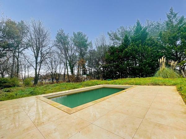 Maison Plain-Pied 125 m² – 4 Chambres – Garage indépendant de 50 m2– Terrain 2110 m² – Piscine
