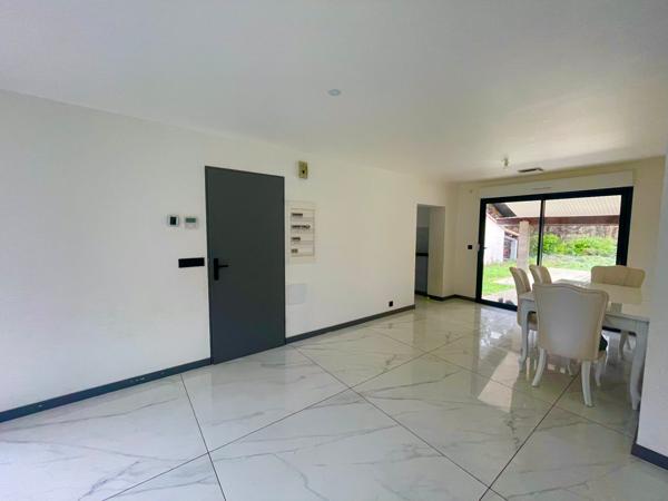 Maison Plain-Pied 125 m² – 4 Chambres – Garage indépendant de 50 m2– Terrain 2110 m² – Piscine