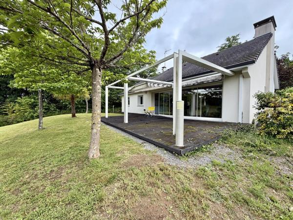 Vente                                                      Maison
                        
                     5 pièces                      120 m2                     à Allassac