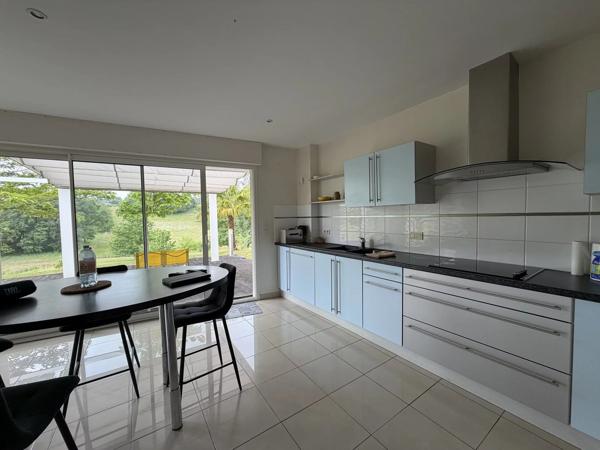 Vente                                                      Maison
                        
                     5 pièces                      120 m2                     à Allassac