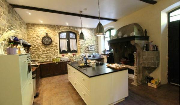 Domaine de château avec gîtes, chambres et camping - aux normes ERP - bon rapport - en pleine nature à 720 m  Saint-Agrève (07320)