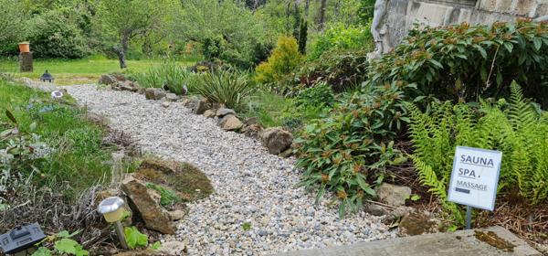 Domaine de château avec gîtes, chambres et camping - aux normes ERP - bon rapport - en pleine nature à 720 m  Saint-Agrève (07320)