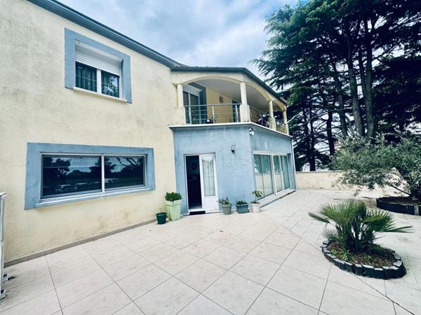 Maison de charme 180 m²  Prestations de qualité  Cholet