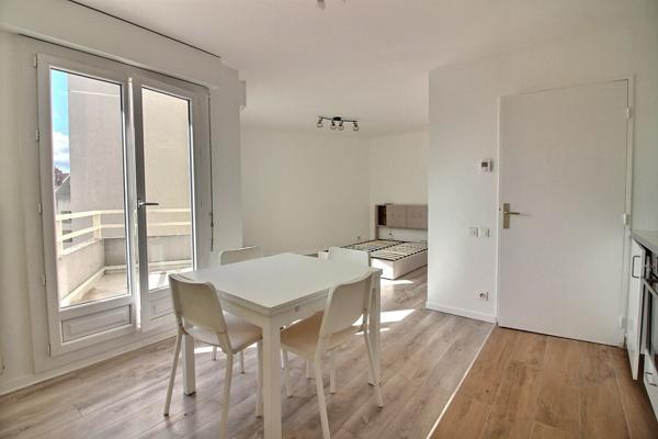 SANS SOUCI- Lumineux T1 de 35m² avec balcon de 4m², au calme, cuisine équipée, salle d'eau rénovée, une cave, un garage possible en sus