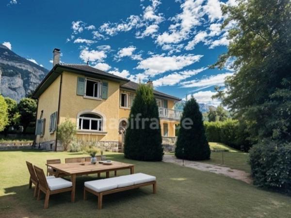 Demeure à vendre COLLONGES SOUS SALEVE (74), piscine, court de tennis, vue lac, jet d'eau, Salève et Jura