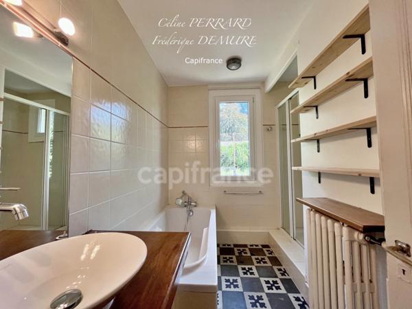 Demeure à vendre COLLONGES SOUS SALEVE (74), piscine, court de tennis, vue lac, jet d'eau, Salève et Jura