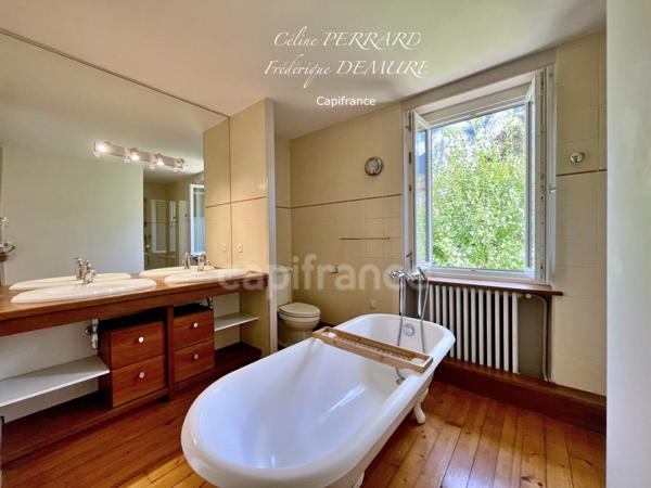 Demeure à vendre COLLONGES SOUS SALEVE (74), piscine, court de tennis, vue lac, jet d'eau, Salève et Jura