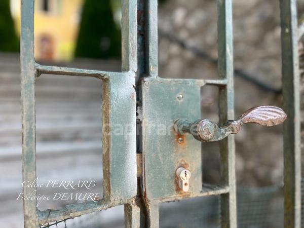 Demeure à vendre COLLONGES SOUS SALEVE (74), piscine, court de tennis, vue lac, jet d'eau, Salève et Jura