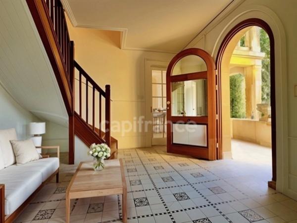 Demeure à vendre COLLONGES SOUS SALEVE (74), piscine, court de tennis, vue lac, jet d'eau, Salève et Jura