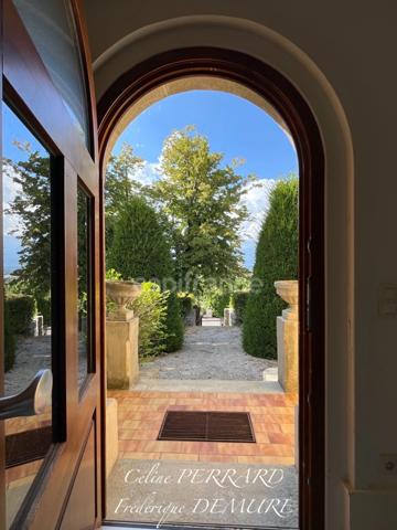 Demeure à vendre COLLONGES SOUS SALEVE (74), piscine, court de tennis, vue lac, jet d'eau, Salève et Jura