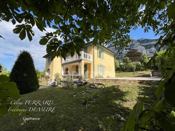 Demeure à vendre COLLONGES SOUS SALEVE (74), piscine, court de tennis, vue lac, jet d'eau, Salève et Jura