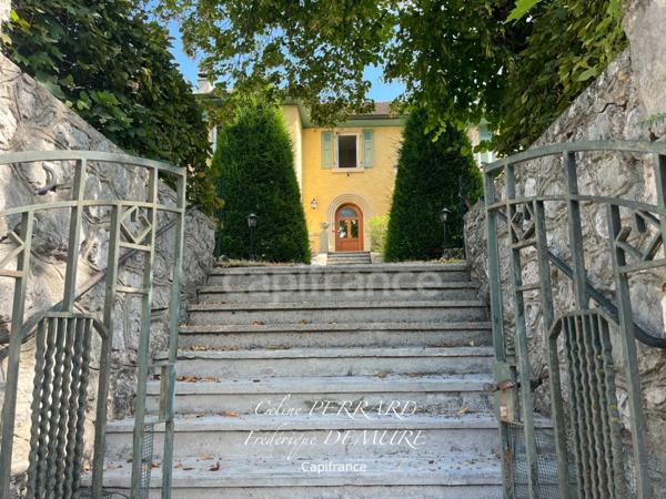 Demeure à vendre COLLONGES SOUS SALEVE (74), piscine, court de tennis, vue lac, jet d'eau, Salève et Jura
