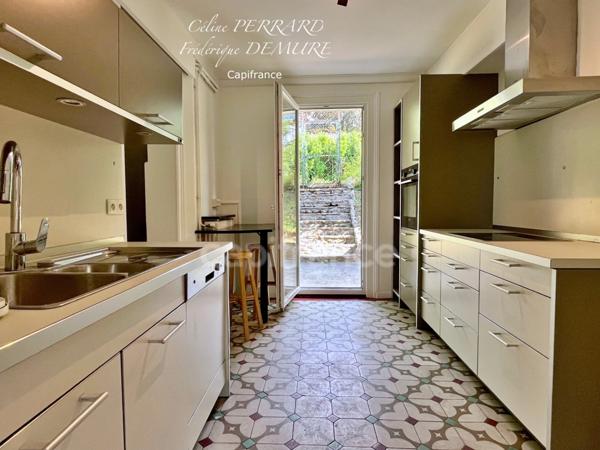 Demeure à vendre COLLONGES SOUS SALEVE (74), piscine, court de tennis, vue lac, jet d'eau, Salève et Jura