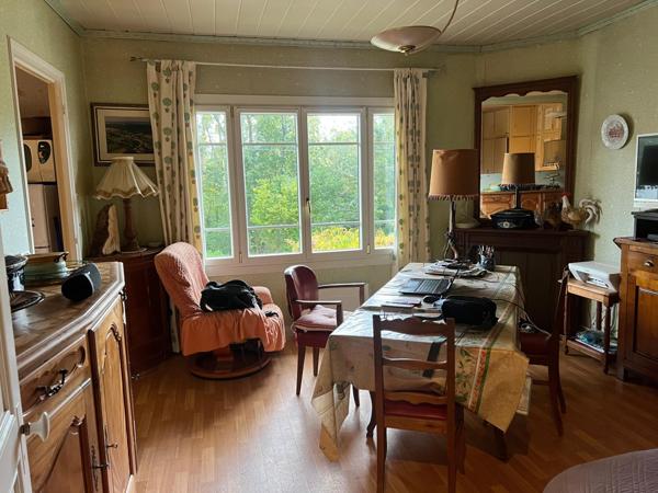 Maison ancienne, 2 chambres, garage, terrain de 20 ares