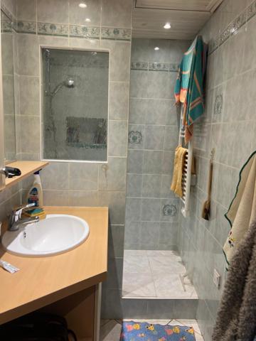 Maison ancienne, 2 chambres, garage, terrain de 20 ares