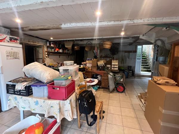 Maison ancienne, 2 chambres, garage, terrain de 20 ares