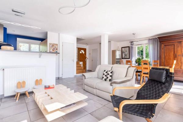 Maison 6 pièces – 5 chambres – Jardin