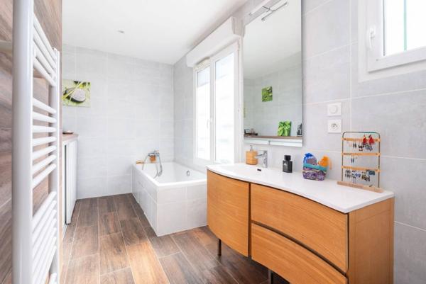 Maison 6 pièces – 5 chambres – Jardin