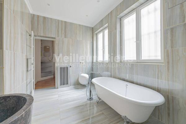 Paris 16ème - À VENDRE - Magnifique 7 pièces de 207,49 m²