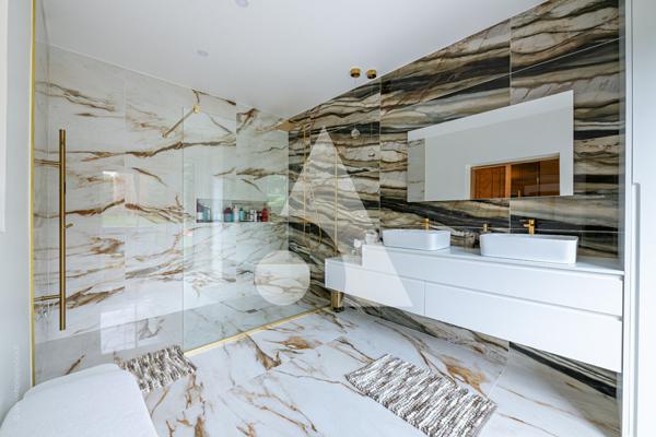 Maison 7 pièces 216 m2