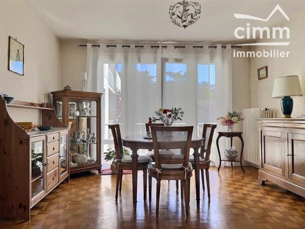 Appartement traversant de 84 m² avec deux balcons dans un environnement privilégié