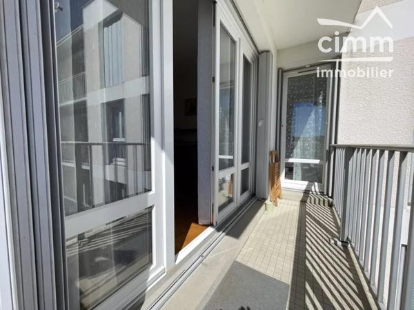 Appartement traversant de 84 m² avec deux balcons dans un environnement privilégié