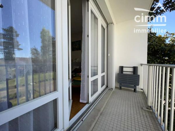Appartement traversant de 84 m² avec deux balcons dans un environnement privilégié